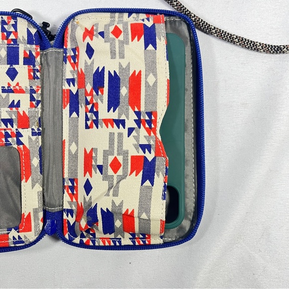 Kavu Go Time Crossbody Wallet Zip Around Aztec EUC - Picture 2 of 8